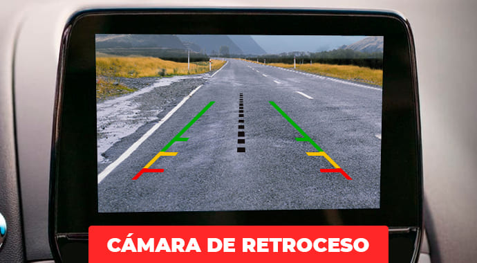 La cámara de retroceso es uno de los accesorios de camiones que te será muy útil 