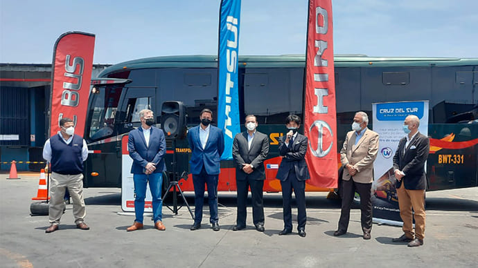 Hino entrega flota de buses