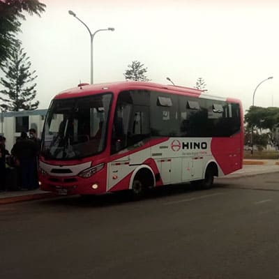 GB Bus Hino para el transporte del personal médico de EsSalud