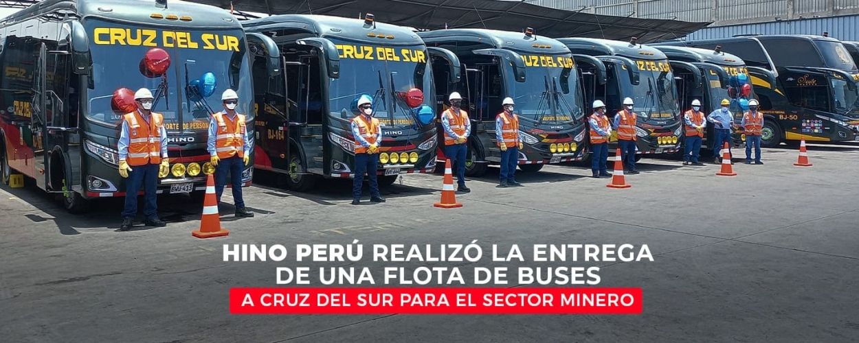 Hino entrega buses a Cruz del Sur