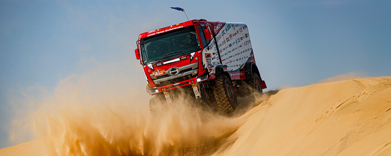 Desafiando el Dakar 2024:El equipo Hino se mantiene fuerte en las etapas 6 y 7